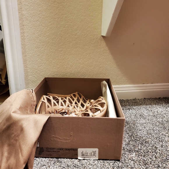 Shoes - Picture 6 of 8